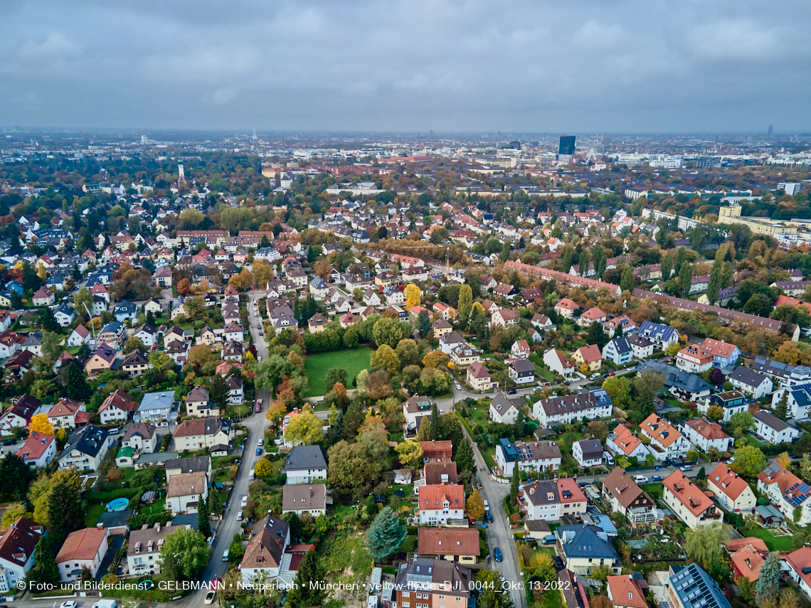 13.10.2022 - Der Ostpark mit See und Biergarten in Neuperlach 13.10.2022 - Der Ostpark mit See und Biergarten in Neuperlach